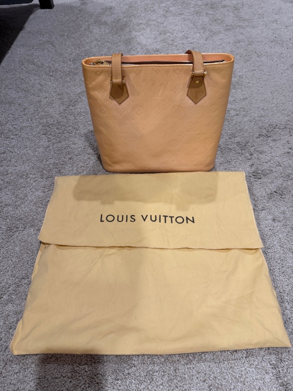 Louis Vuitton Vernis Houston Tote with Tan Handles - Picture 16 of 16